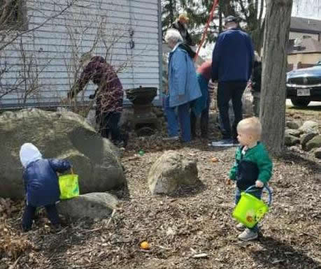 https://www.dundeemill.org/pictures/2023/2 egghunt2.jpg